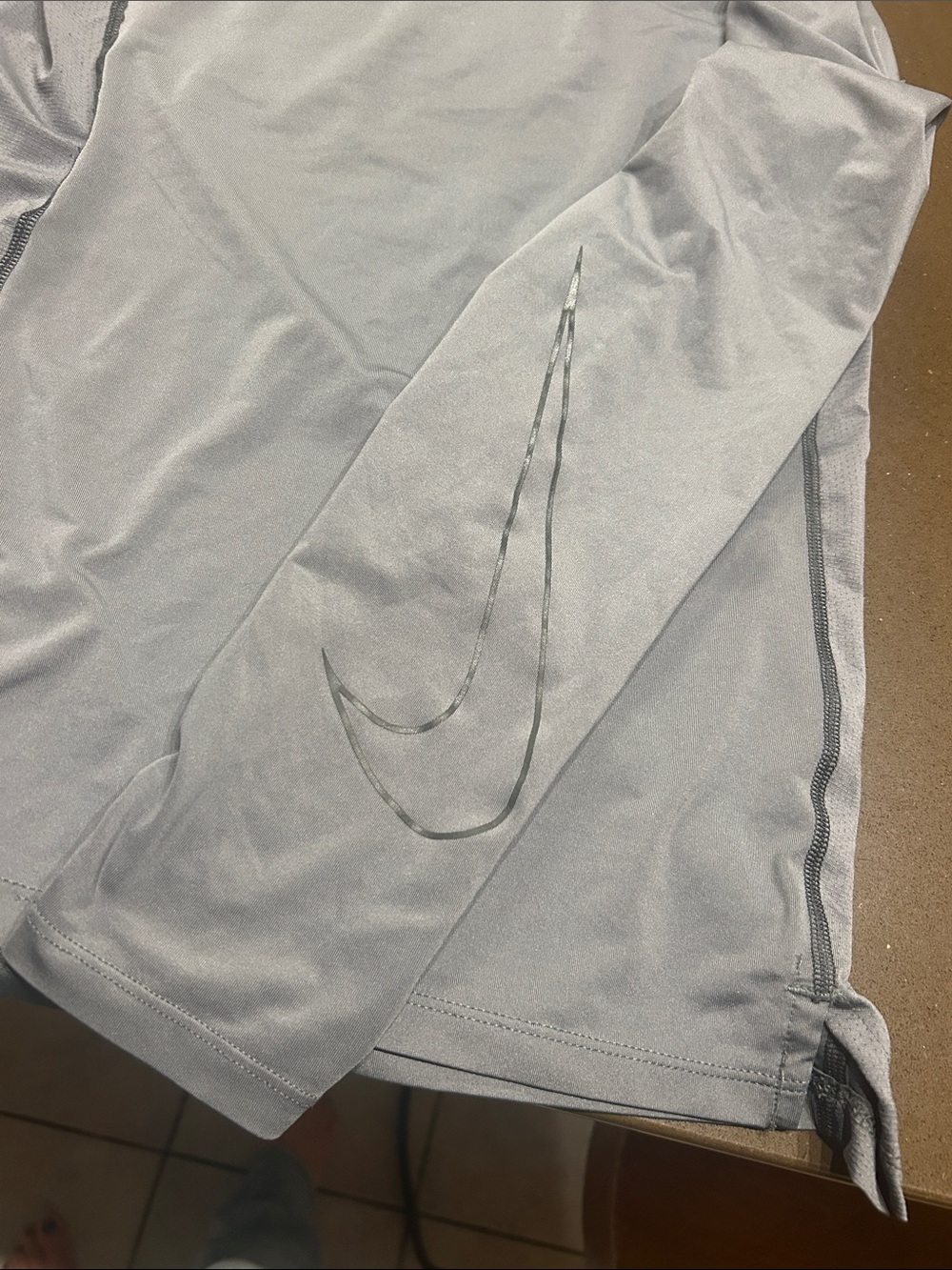 Nike Light Gray Men’s Long-Sleeve Dri-FIT Performance Tee - Picture 4 of 4